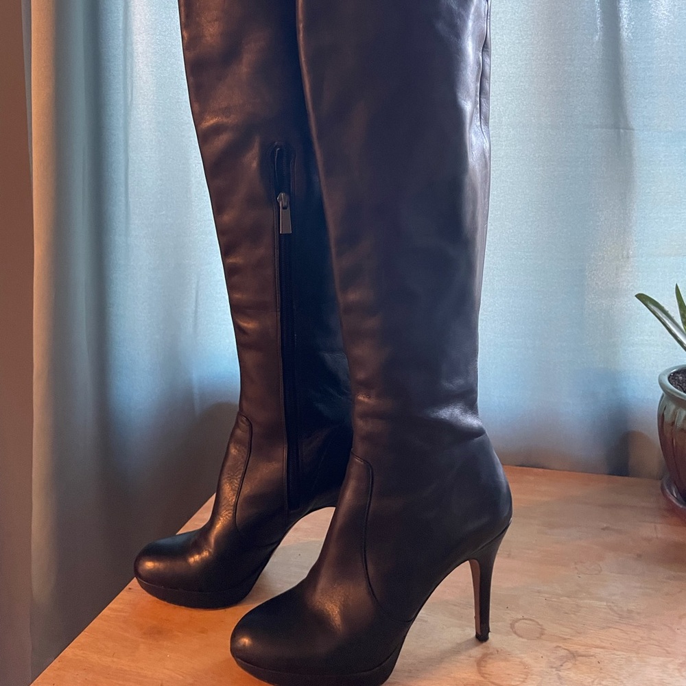 Size 8.5 Vince Camuto Emperial leather heeled boots
